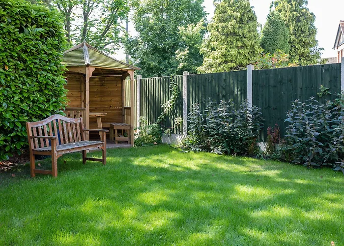 The Lawn Guest House Gatwick Horley 